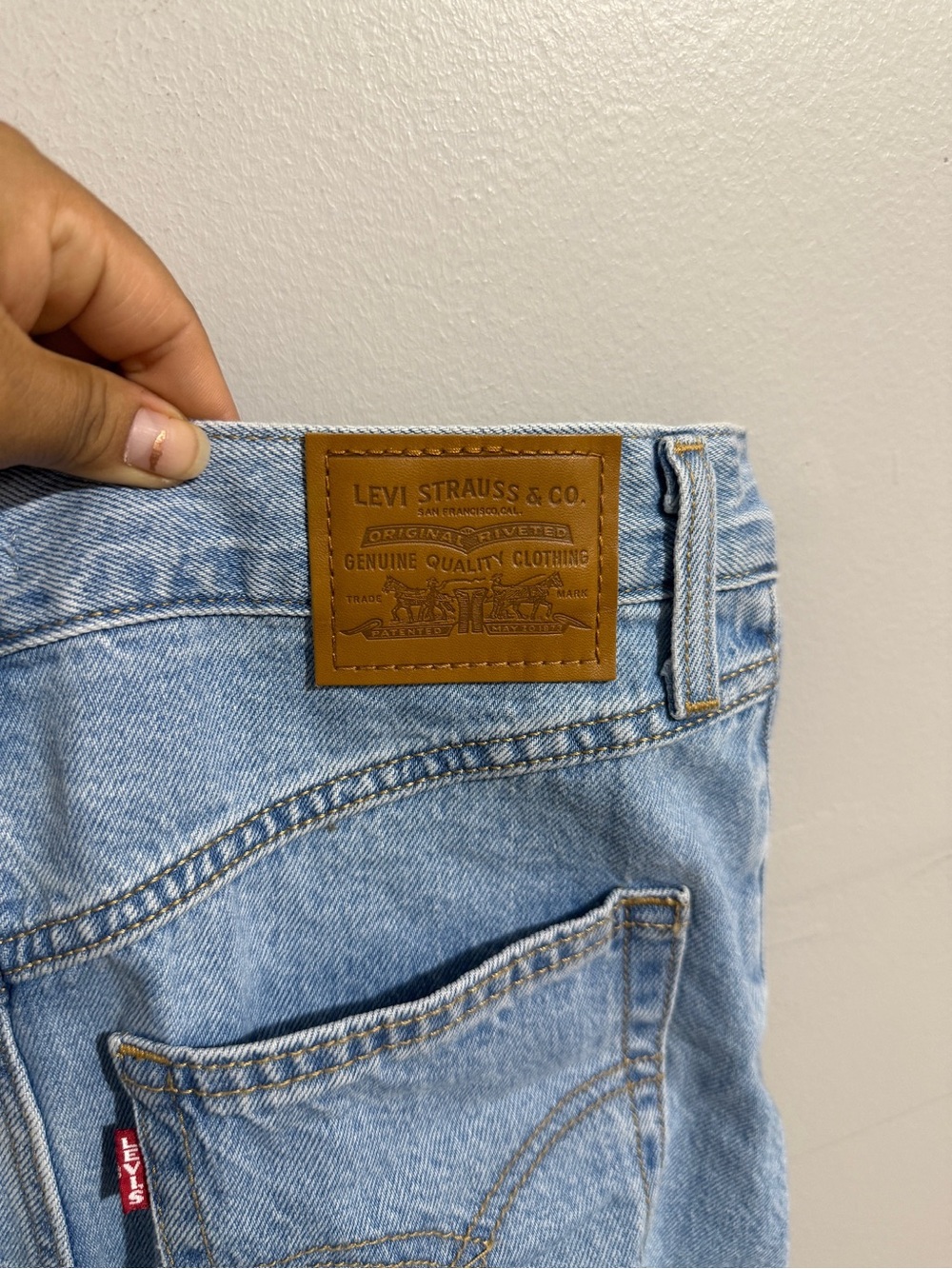 Levis 80s Mom Shorts Womens 29 High Rise Light Wash Cuffed Denim Jean Shorts - Picture 6 of 13